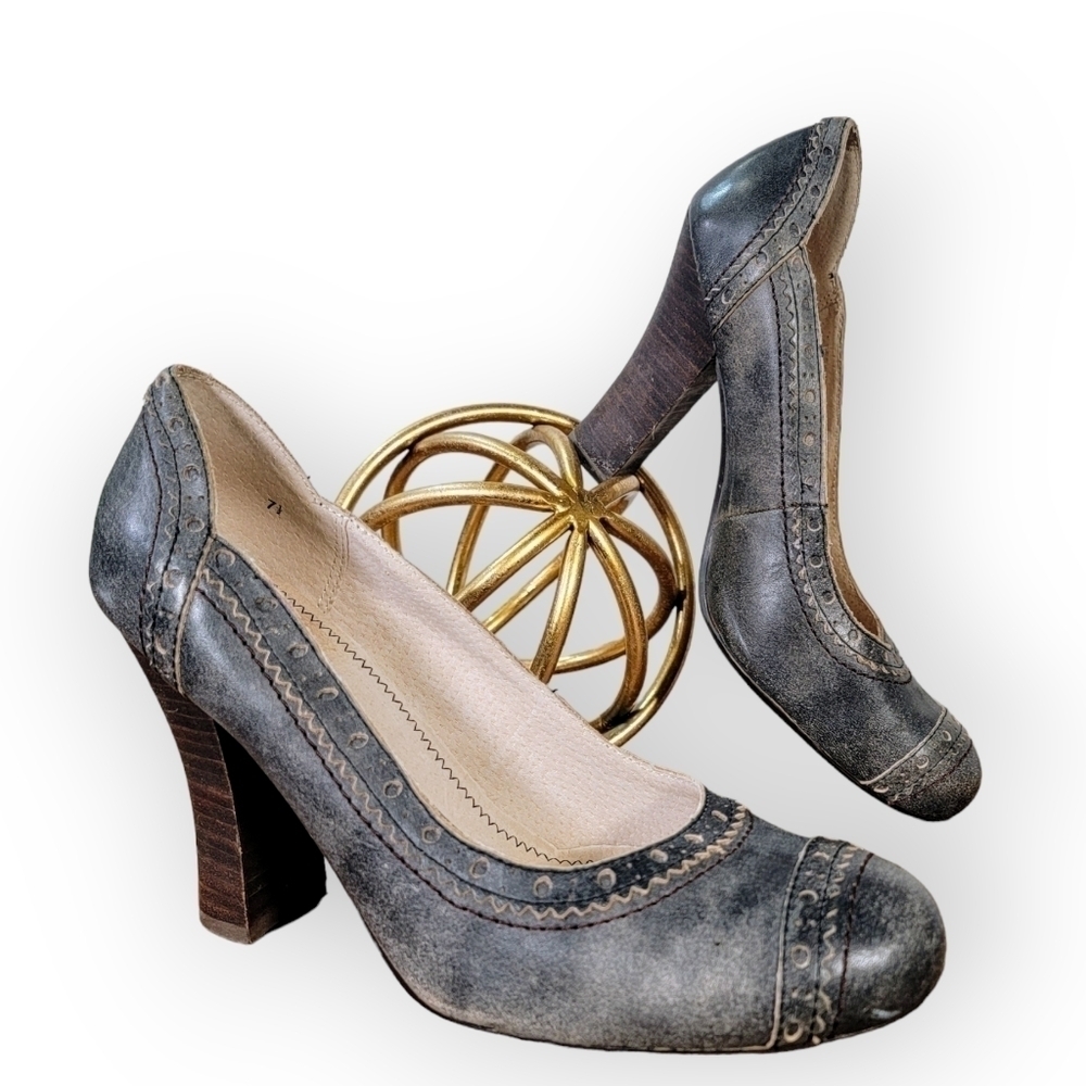 Seychelles Grey Distressed Leather Brogue Heels